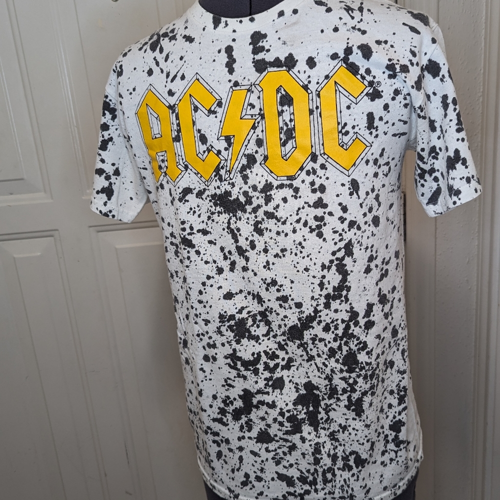 AC DC Mens Small Tee T Shirt AC/DC ROCK ROLL Band Vintage Graphic